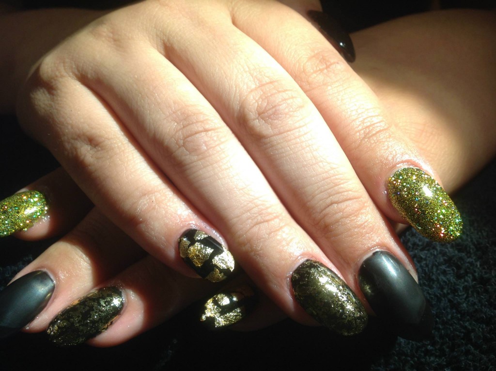 Shellac nails with foils and glitter